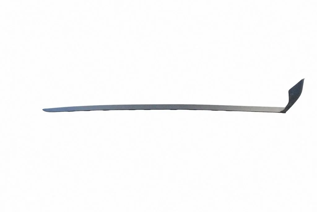 Windshield trim – right