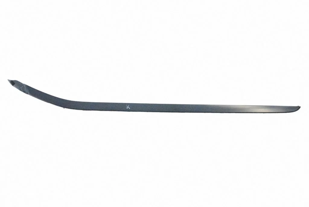 Windshield trim – left