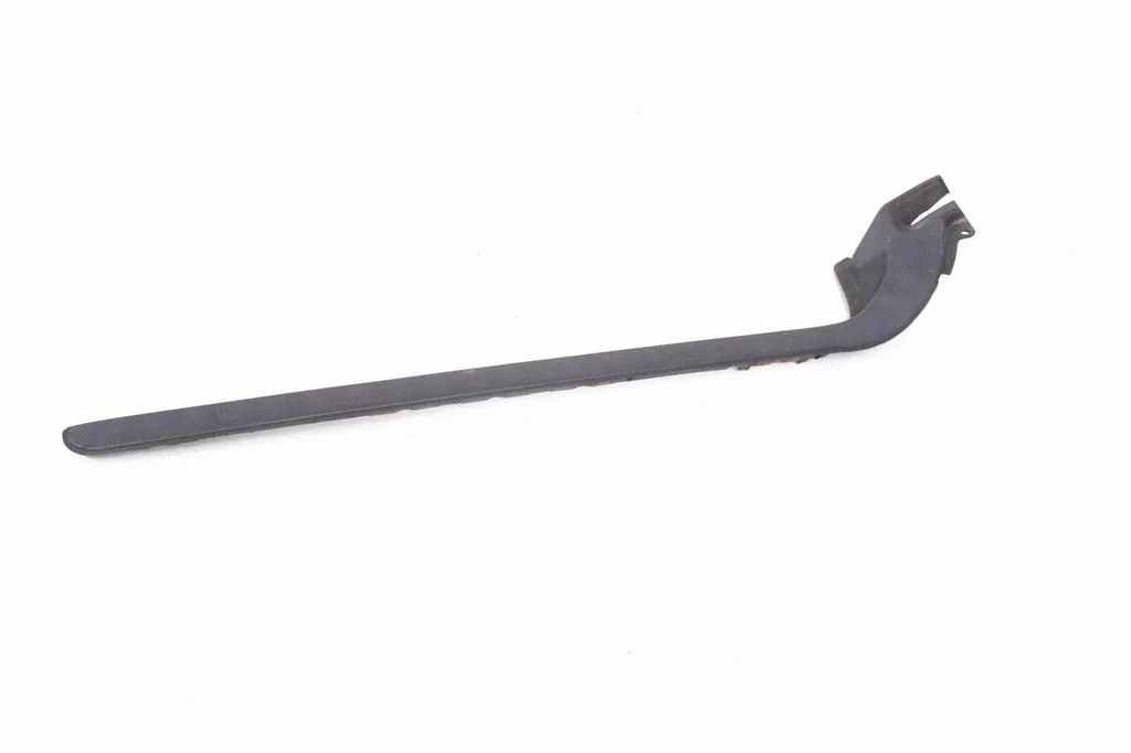 Windshield trim 57010162AC