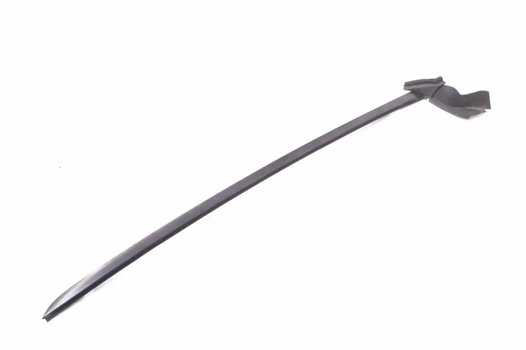 Windshield trim – left