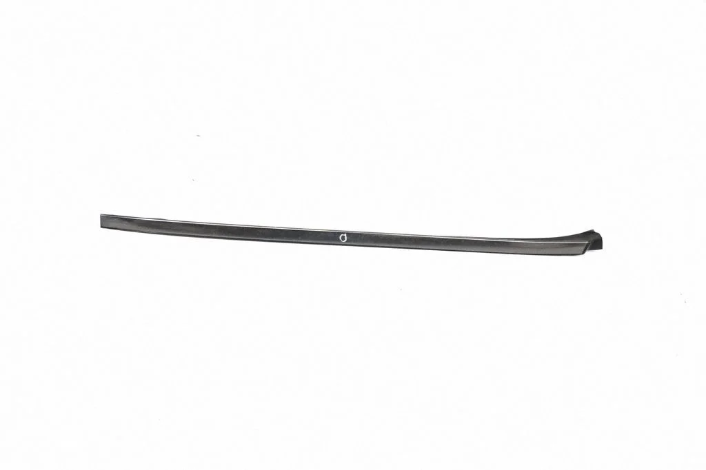 Windshield trim – right