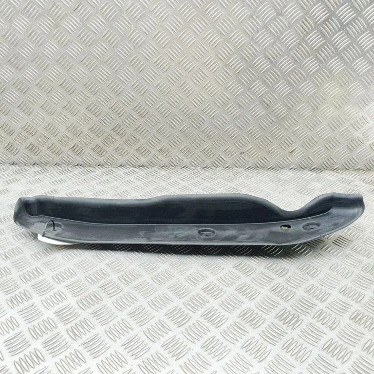 Fender end trim A1668890025