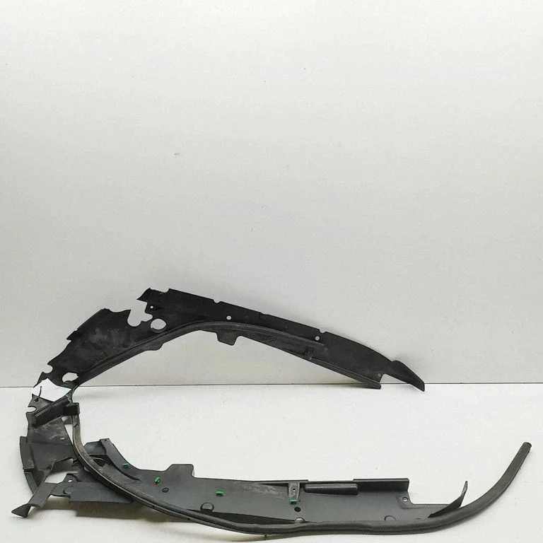 Fender end trim 68194236AB