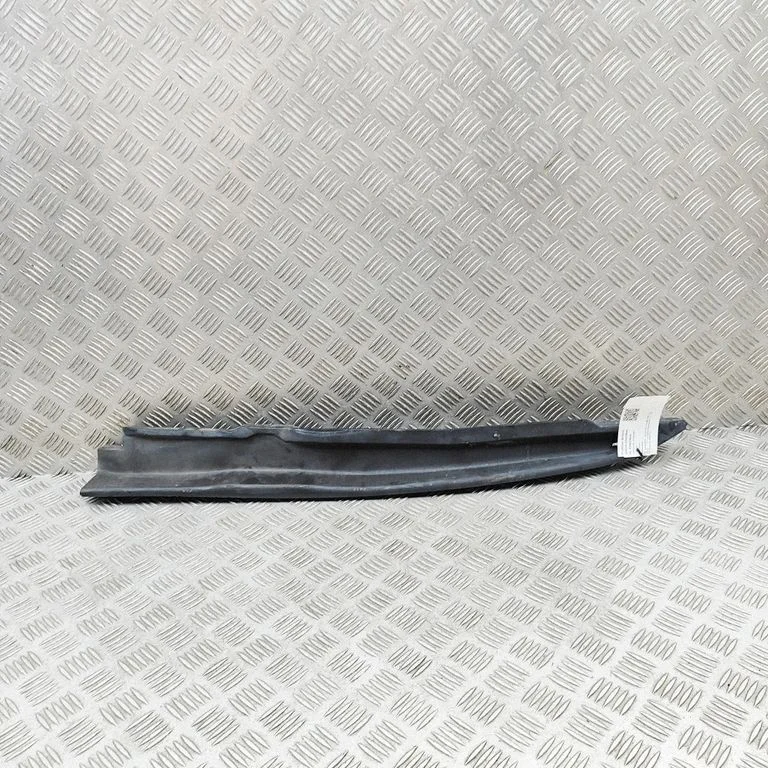 Fender end trim – Maserati Ghibli (2013-)