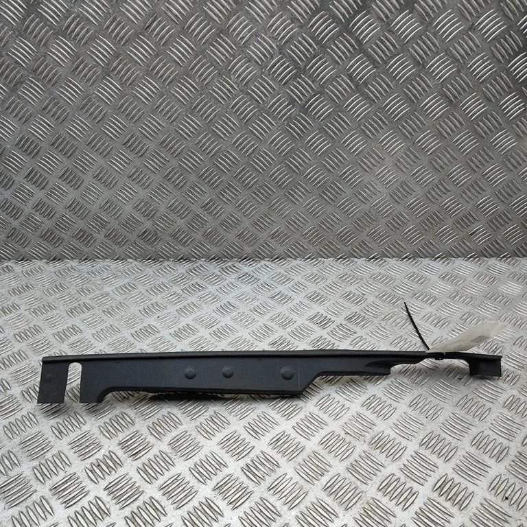 Fender end trim 8W6820582E