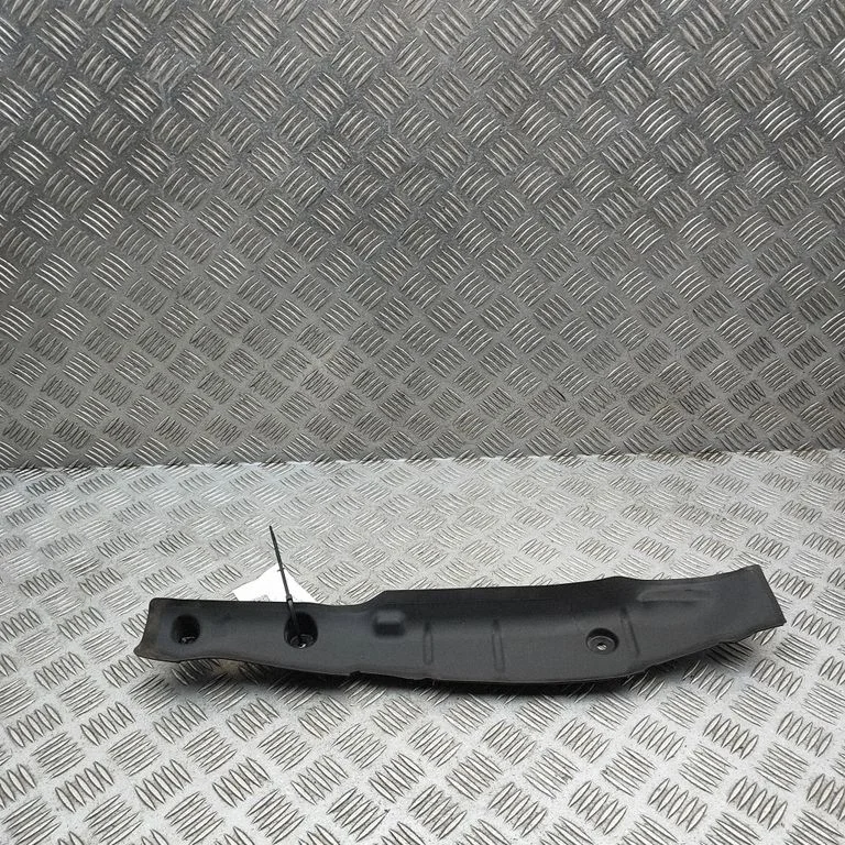 Fender end trim 8W6821112