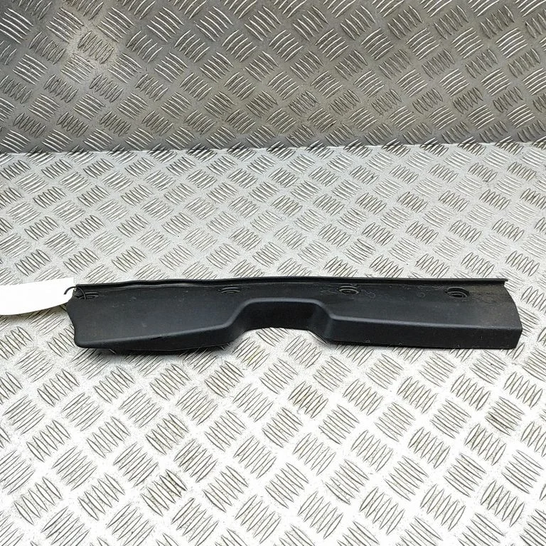 Fender end trim KB7W56915