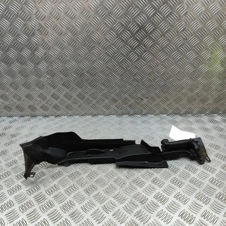 Spārna nobeiguma apdare 8W0821170