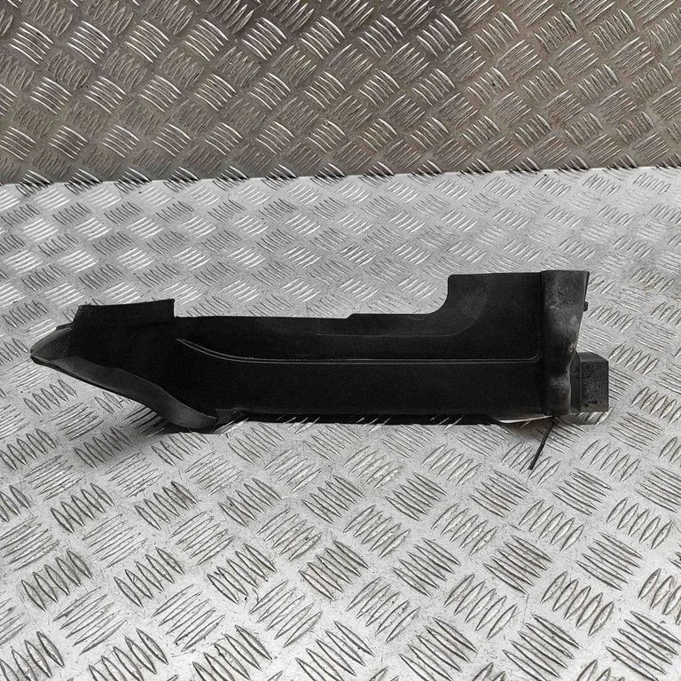 Poritiiva otsaliist 4M0821170C