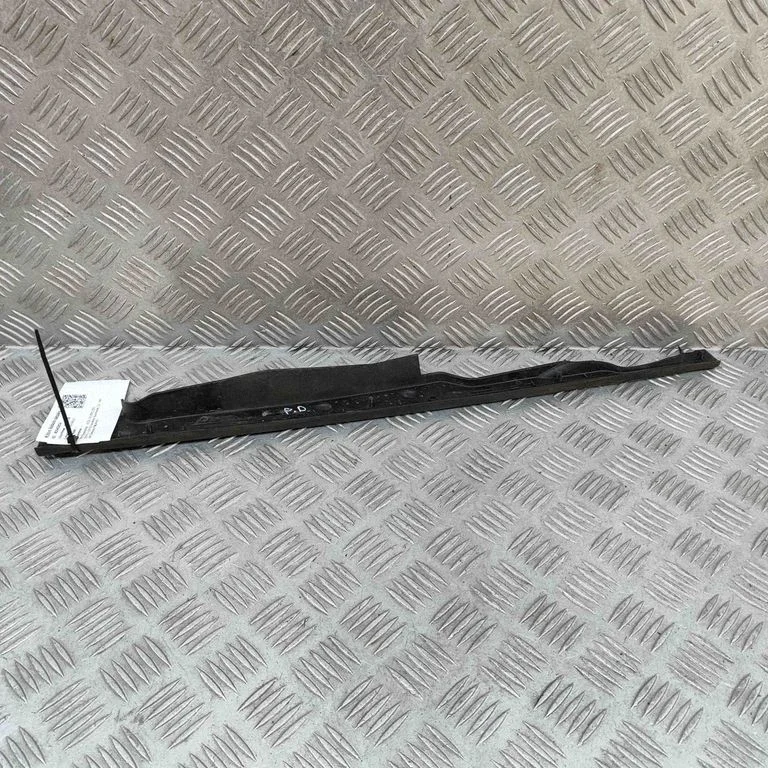 Spārna nobeiguma apdare 8W0820582