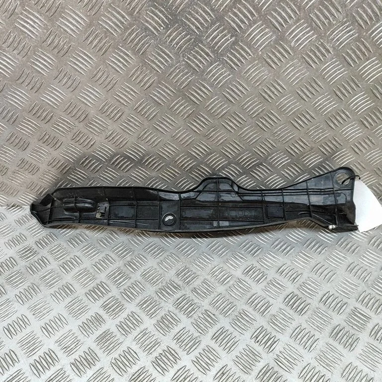Spārna nobeiguma apdare – Toyota Auris E180 (2012-2018)