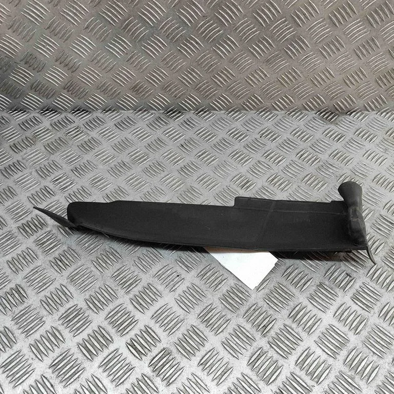 Fender end trim 8V0821170D