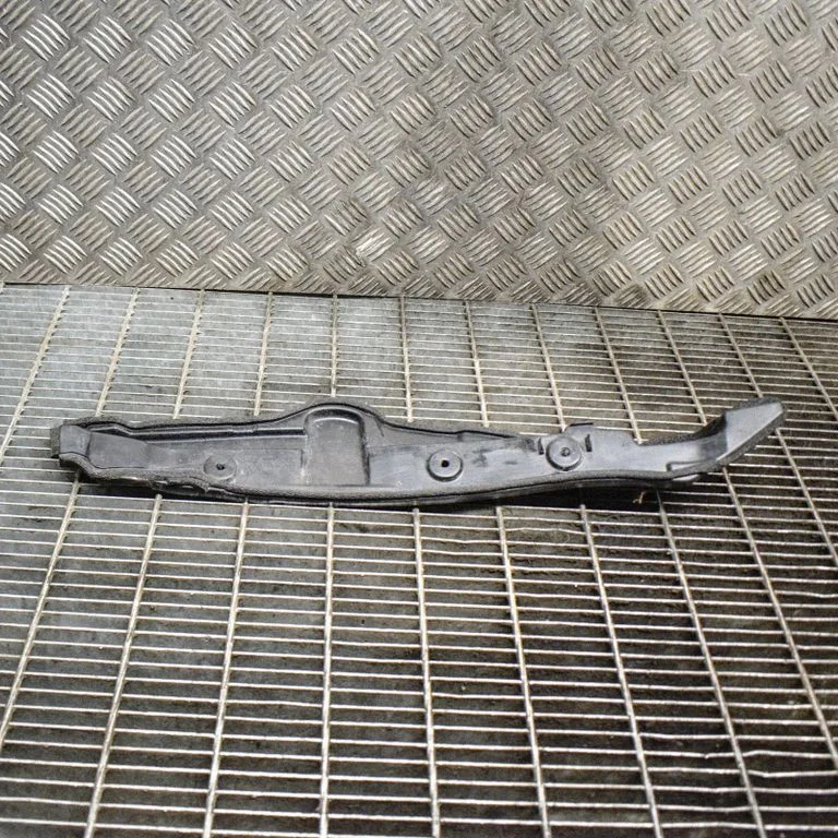 Spārna nobeiguma apdare – Toyota Prius (XW30) (2009-2015)