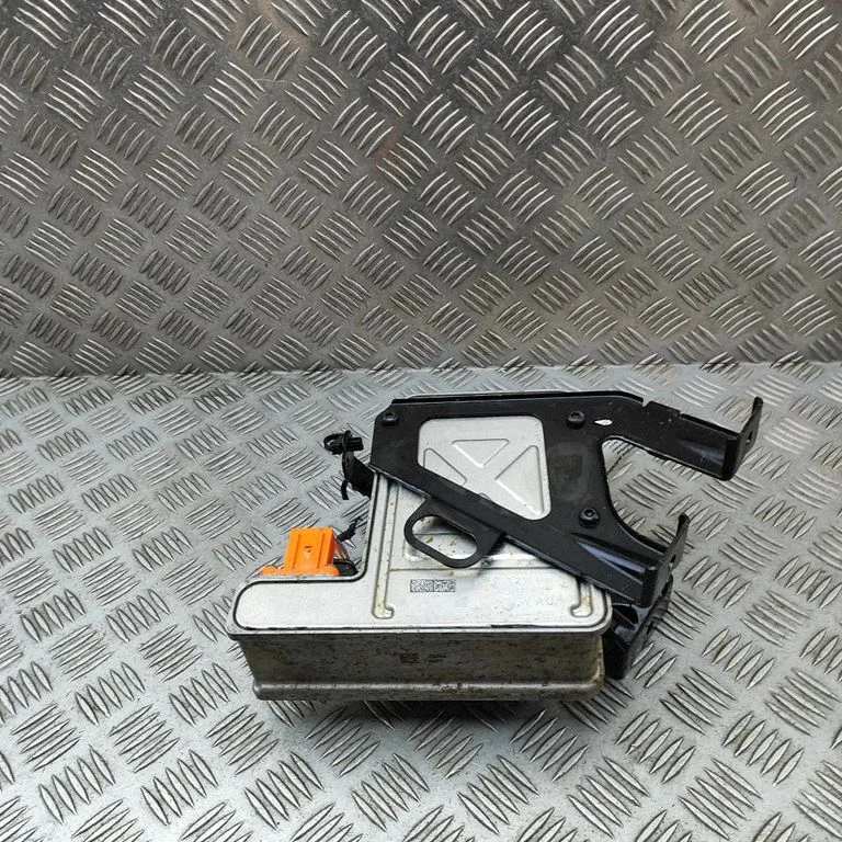 Hibrīda/elektromobiļa akumulatora dzesētājs (ventilators) 1EE963221