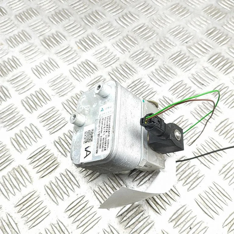 Hübriid-/elektriauto aku jahutusventilaator 9831600480