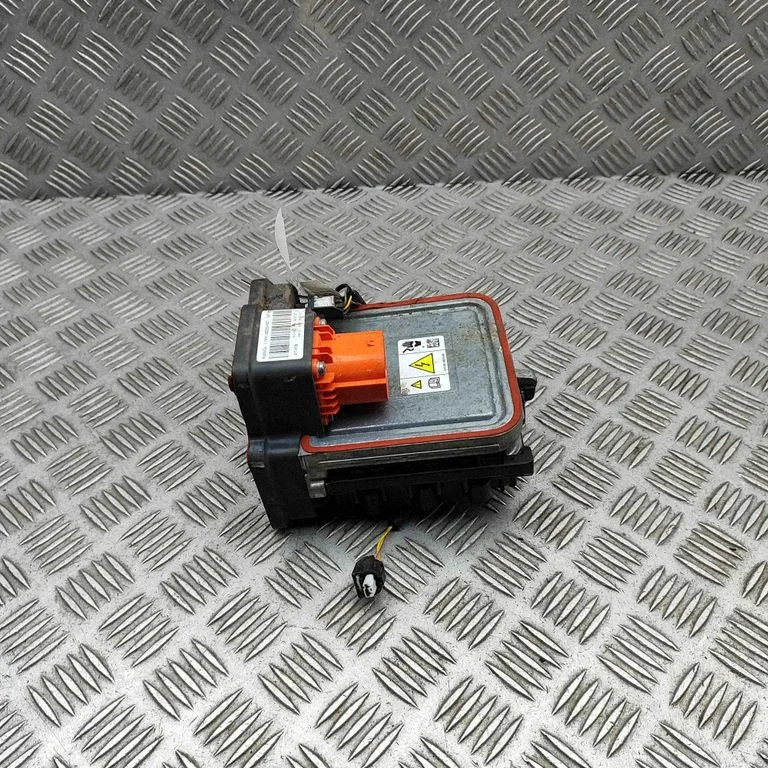 Hibrīda/elektromobiļa akumulatora dzesētājs (ventilators) L1MH18E254BC