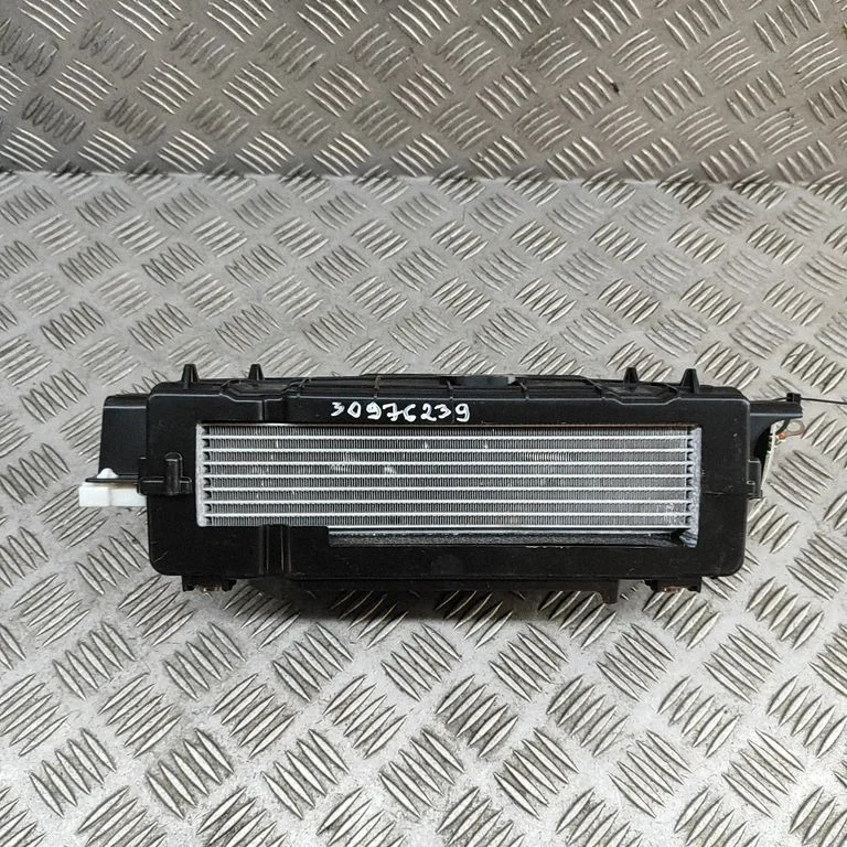 Hibrīda/elektromobiļa akumulatora dzesētājs (ventilators) – Mitsubishi Outlander (2013-2021)