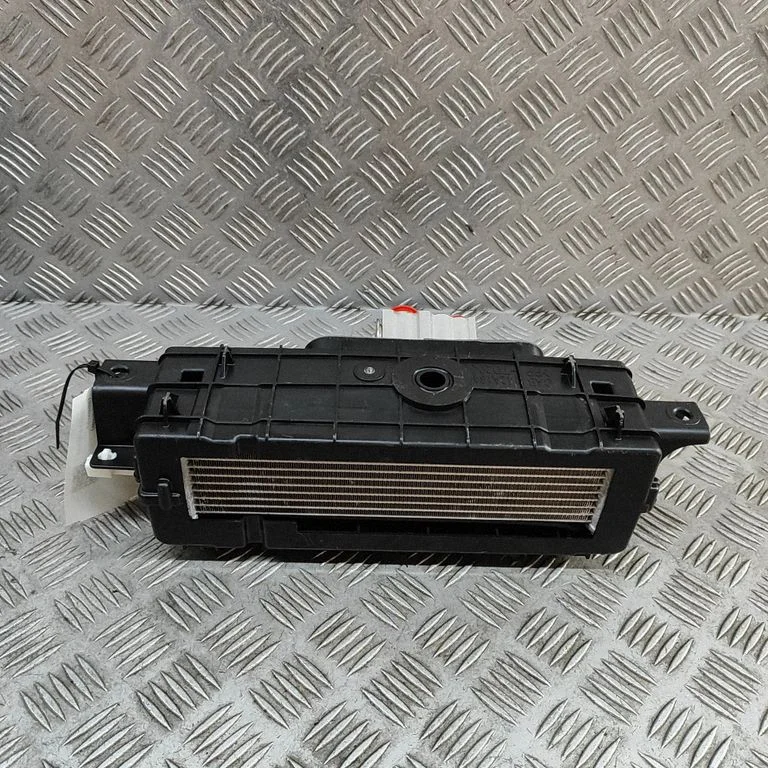 Hibrīda/elektromobiļa akumulatora dzesētājs (ventilators) – Mitsubishi Outlander (2013-2021)