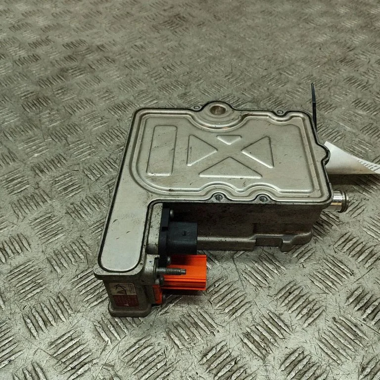 Hibrīda/elektromobiļa akumulatora dzesētājs (ventilators) 1EE963231