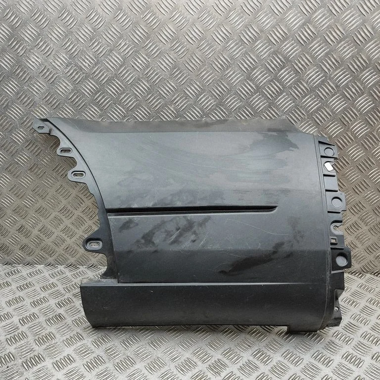 Moldings uz aizmugurējā spārna – Ford E-Transit (2020-)