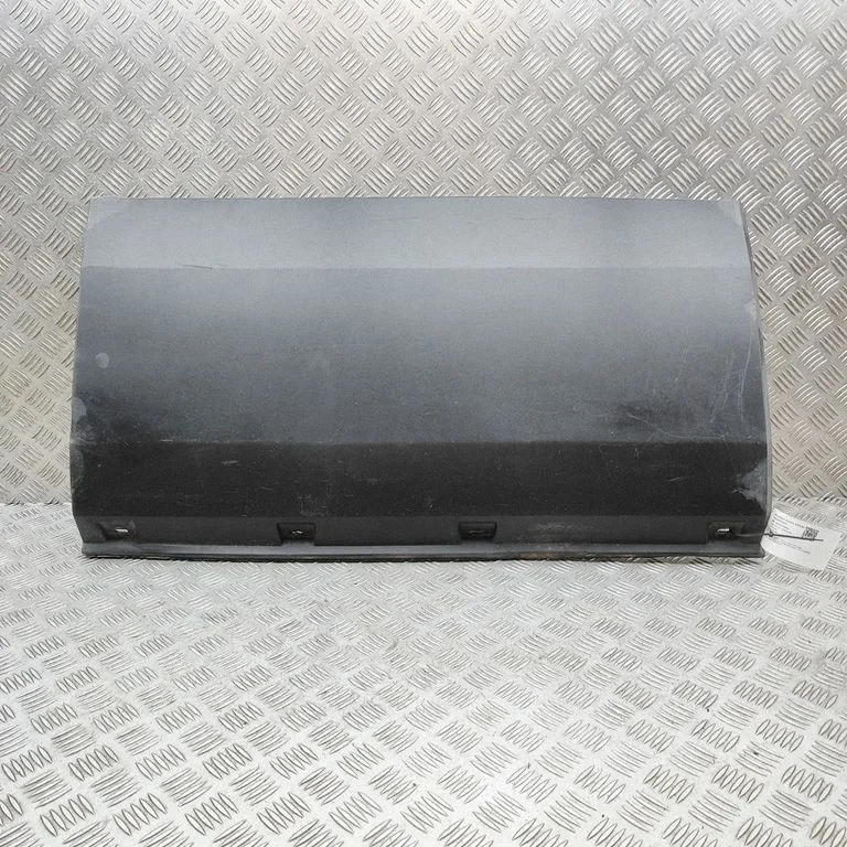 Moldings uz aizmugurējā spārna 5801811665