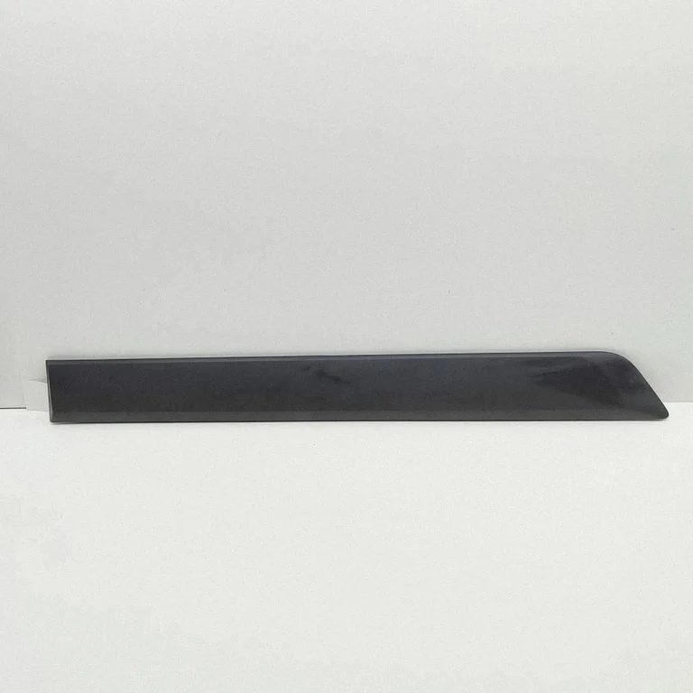 Moldings uz aizmugurējā spārna BK2129076AB