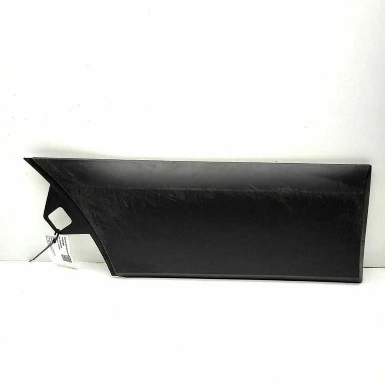 Moldings uz aizmugurējā spārna BK31V29396BDW