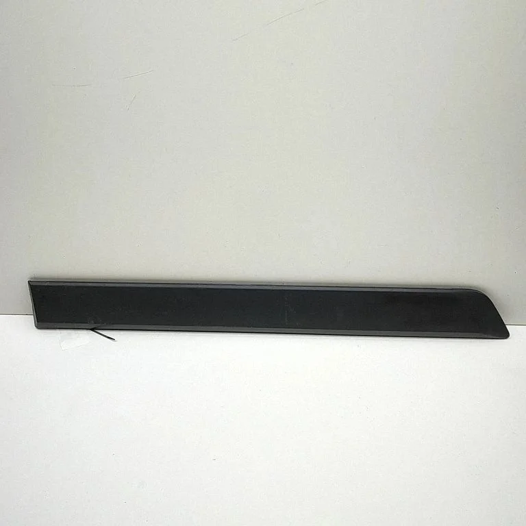 Moldings uz aizmugurējā spārna BK2129076AB