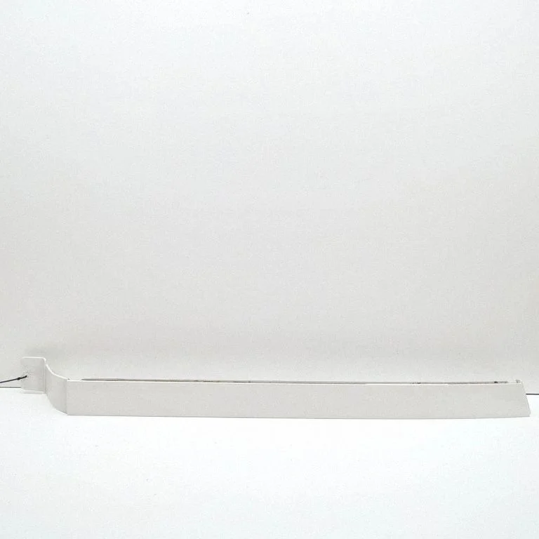 Moldings uz aizmugurējā spārna 1T3843795E
