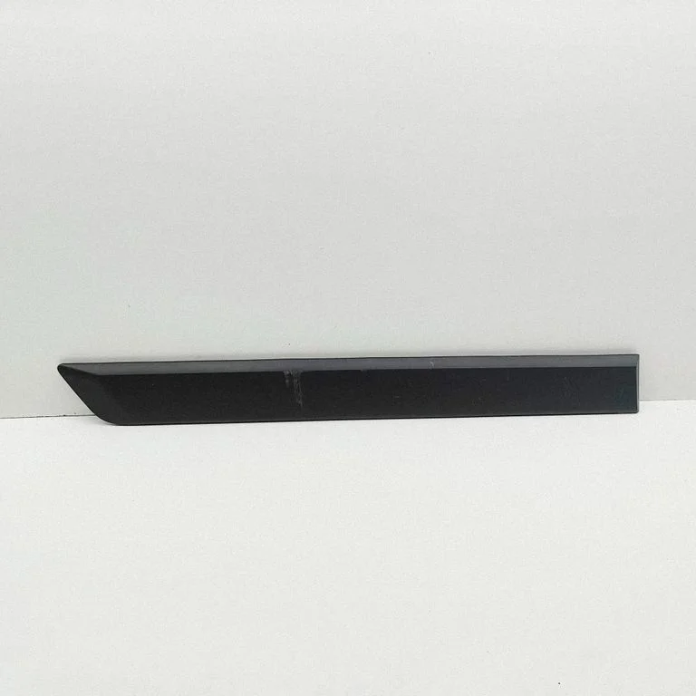 Moldings uz aizmugurējā spārna BK2129076AEW