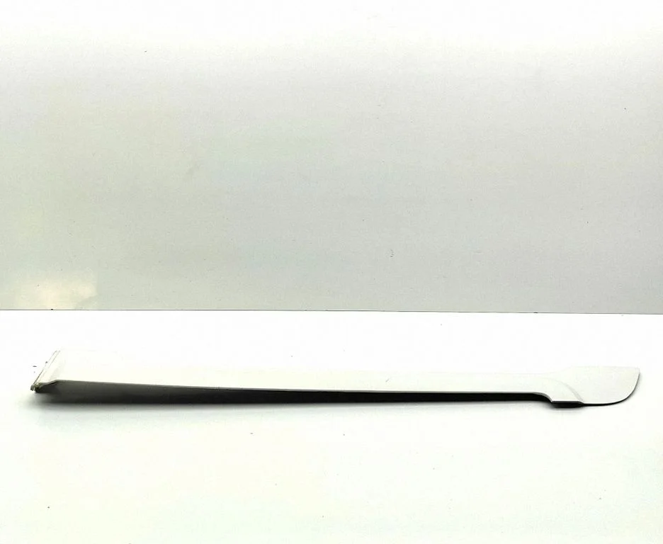 Moldings uz aizmugurējā spārna 839154H300