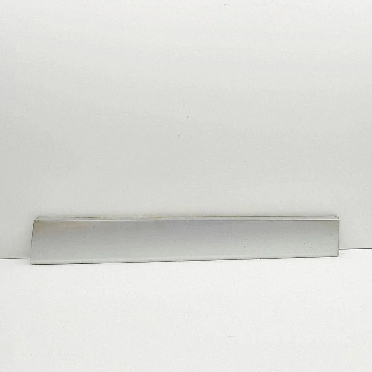 Moldings uz aizmugurējā spārna 768555976R