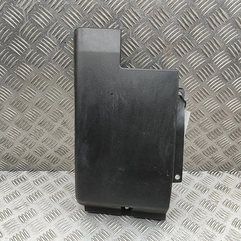 Moldings uz aizmugurējā spārna 5801548743