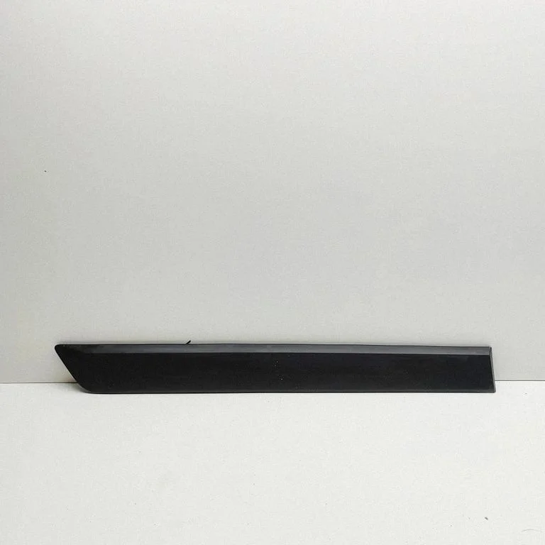 Moldings uz aizmugurējā spārna BK2129076AEW