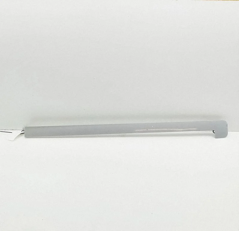 Moldings uz aizmugurējā spārna JK21V250A82A