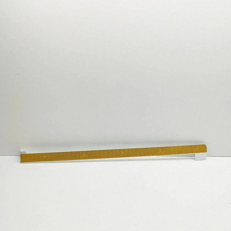 Moldings uz aizmugurējā spārna JK21V250A82A
