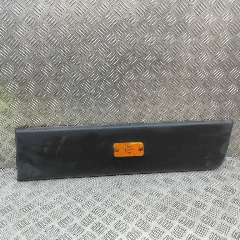 Moldings uz aizmugurējā spārna 1317360070