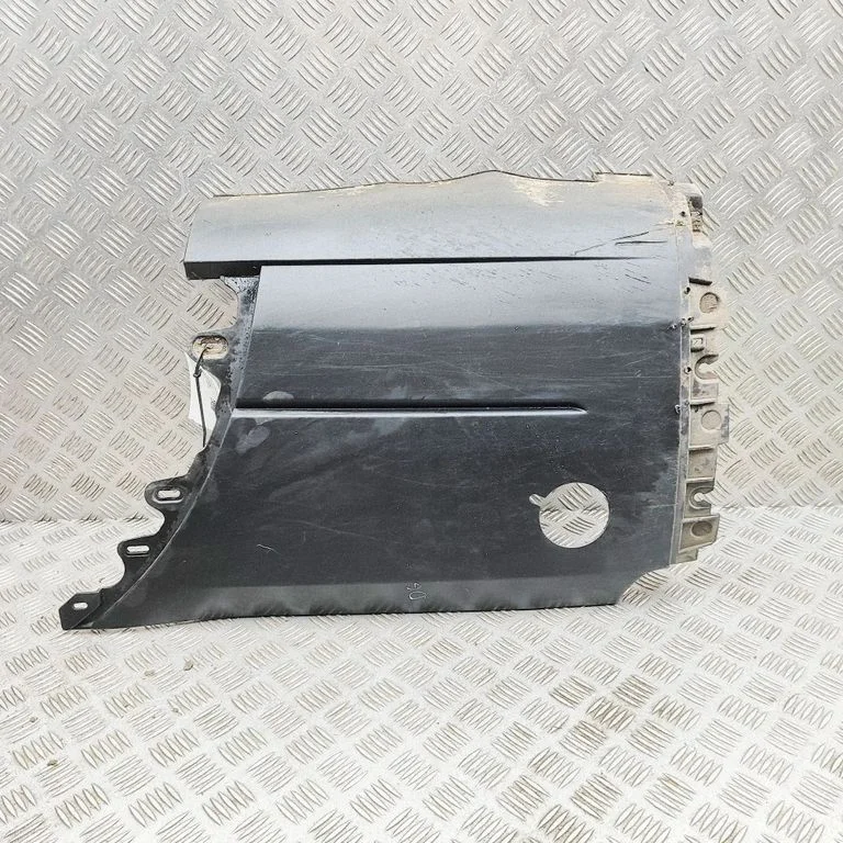 Moldings uz aizmugurējā spārna BK3117926DD