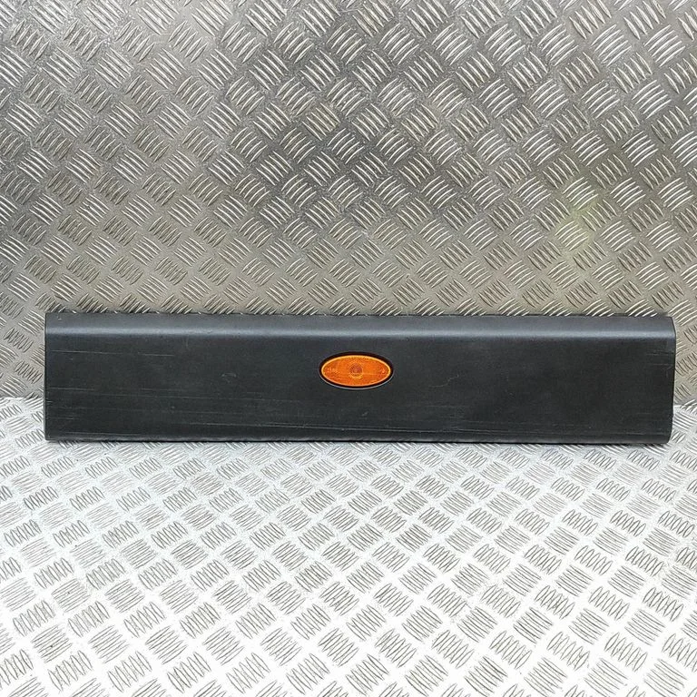 Moldings uz aizmugurējā spārna 768F20003R