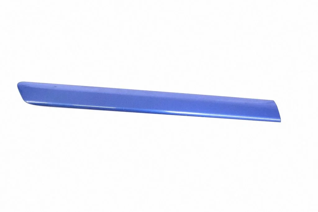 Moldings uz aizmugurējā spārna 8H0853984