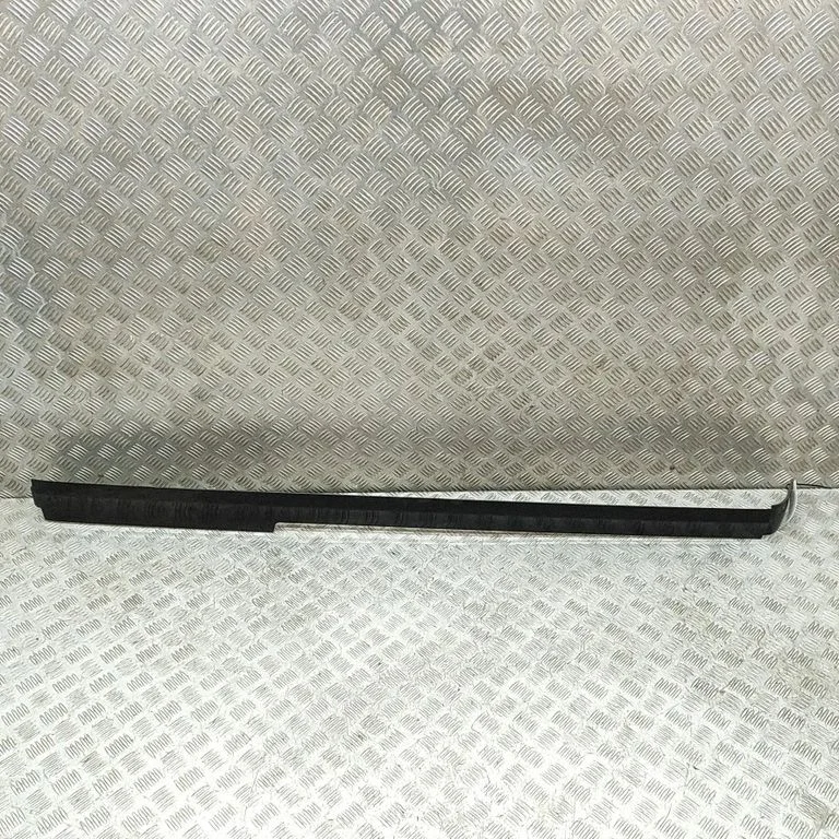 Moldings uz aizmugurējā spārna A4476900570