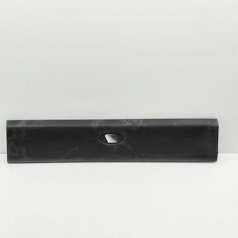 Moldings uz aizmugurējā spārna 768F20003R