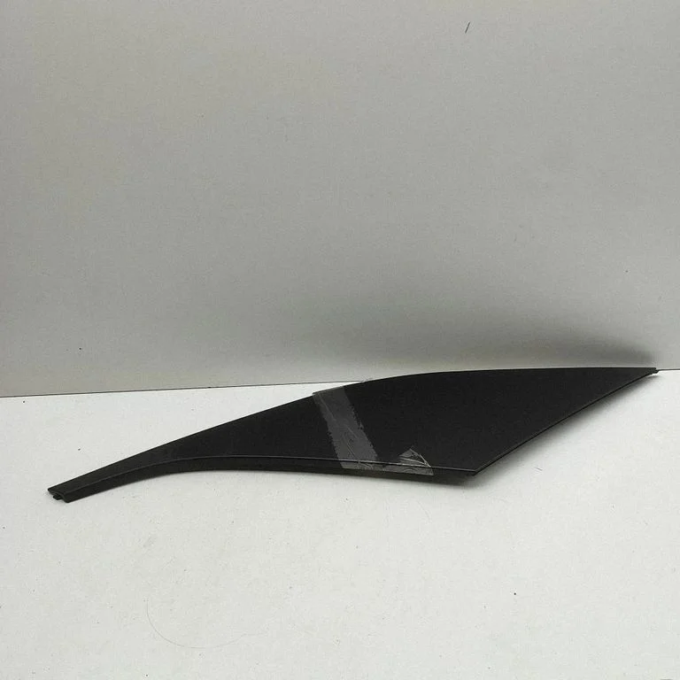 Moldings uz aizmugurējā spārna 11A853377C