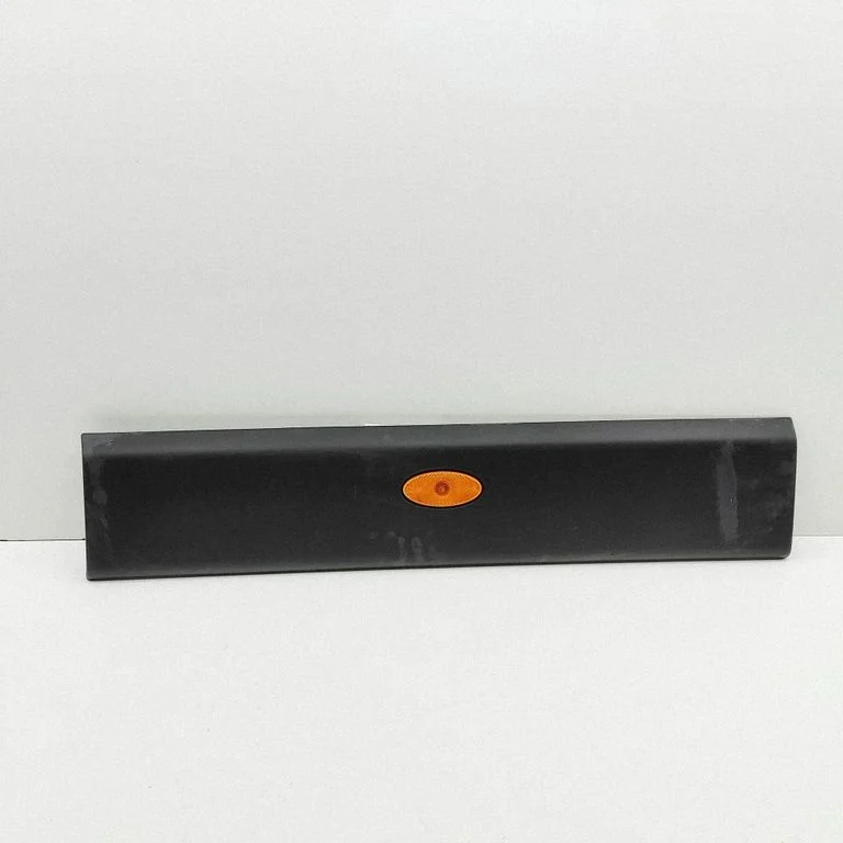 Moldings uz aizmugurējā spārna 768F20003R