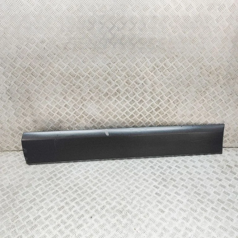 Moldings uz aizmugurējā spārna BK31V254A16AGW