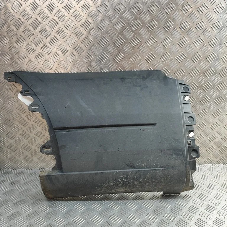 Moldings uz aizmugurējā spārna BK3117927C