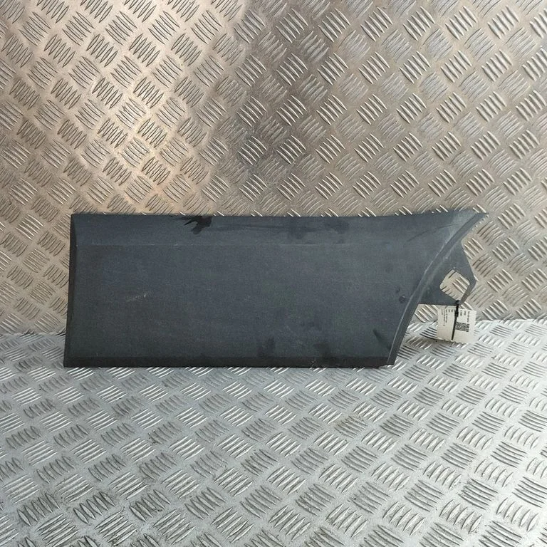 Moldings uz aizmugurējā spārna BK31V29397BDW