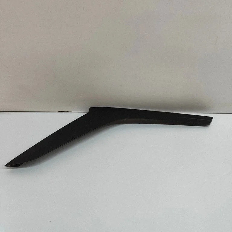 Moldings uz aizmugurējā spārna 735768132