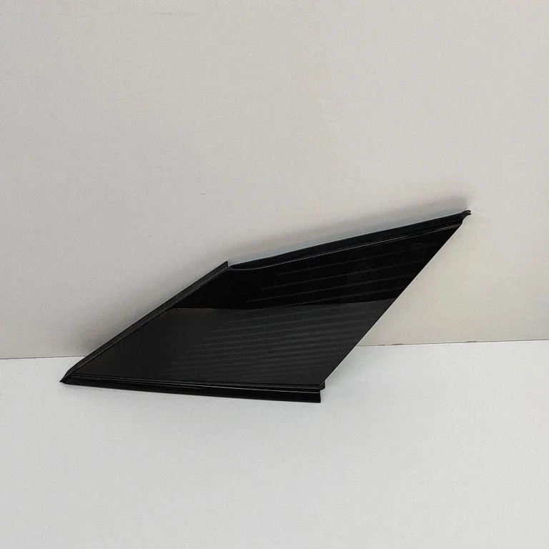 Moldings uz aizmugurējā spārna 9839243980