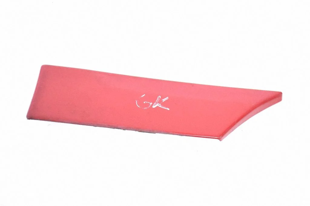 Moldings uz aizmugurējā spārna – kreisā